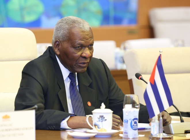 Chủ tịch Quốc hội Cuba Esteban Lazo Hernandezs phát biểu tại buổi tiếp. (Ảnh: Văn Điệp/TTXVN) TTXVN_2407ChutichQUochoiVietnamCuba4.jpg