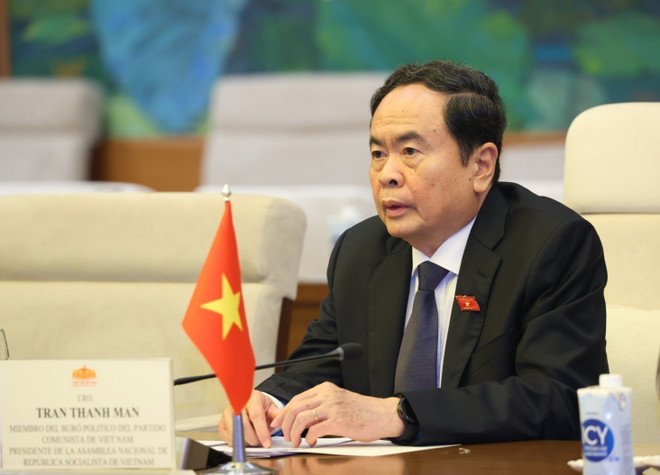 Chủ tịch Quốc hội Trần Thanh Mẫn phát biểu tại buổi tiếp. (Ảnh: Văn Điệp/TTXVN) TTXVN_2407ChutichQUochoiVietnamCuba3.jpg