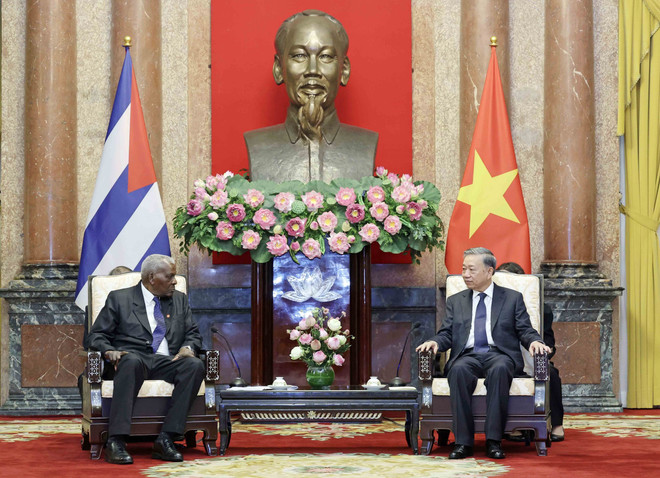 Chủ tịch nước Tô Lâm tiếp Chủ tịch Quốc hội Cuba Esteban Lazo Hernandez. (Ảnh: Nhan Sáng/TTXVN) TTXVN_2407ChutichnuocVietnamCuba4.jpg