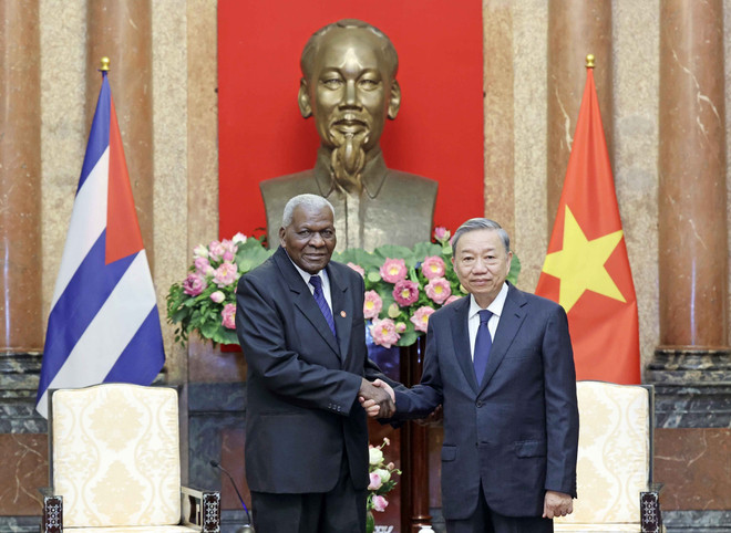 Chủ tịch nước Tô Lâm tiếp Chủ tịch Quốc hội Cuba Esteban Lazo Hernandez. (Ảnh: Nhan Sáng/TTXVN) TTXVN_2407ChutichnuocVietnamCuba5.jpg