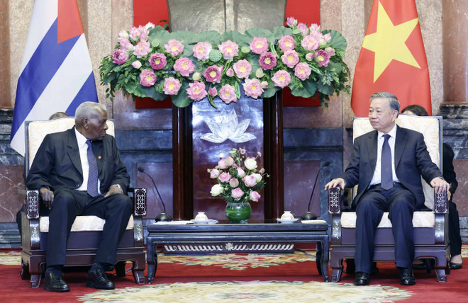 Chủ tịch nước Tô Lâm tiếp Chủ tịch Quốc hội Cuba Esteban Lazo Hernandez. (Ảnh: Nhan Sáng/TTXVN) TTXVN_2407ChutichnuocVietnamCuba2.jpg