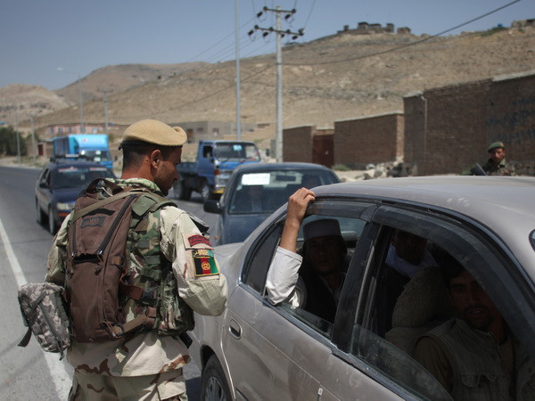 Taliban thả cho 125 cảnh sát Afghanistan được cho là "đào ngũ" ảnh 1