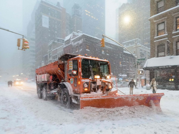 Mỹ: Nhiều thành phố miền Đông Bắc vẫn tê liệt dù bão tuyết tan ảnh 1