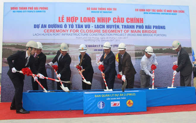 Hợp long nhịp cầu chính của dự án đường ôtô Tân Vũ-Lạch Huyện ảnh 1