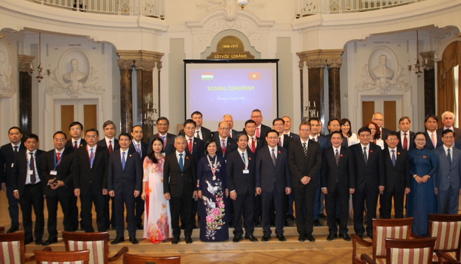 Chủ tịch Quốc hội dự Diễn đàn hợp tác giáo dục Việt Nam-Hungary ảnh 2