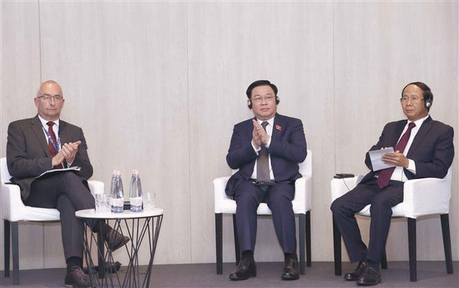 Chủ tịch Quốc hội Vương Đình Huệ dự Toạ đàm. (Ảnh: Doãn Tấn/TTXVN) Tọa đàm cấp cao Việt Nam-Hungary về kinh tế và thương mại ảnh 2