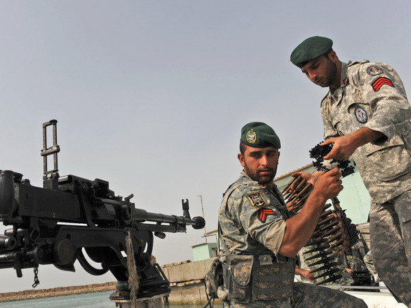 Iran sẽ tăng chi tiêu quân sự, phát triển tên lửa tầm xa ảnh 1