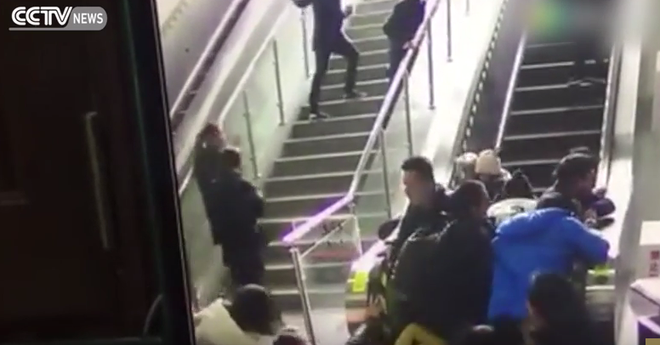 Thang cuốn đột ngột chuyển hướng làm nhiều người bị thương ảnh 1