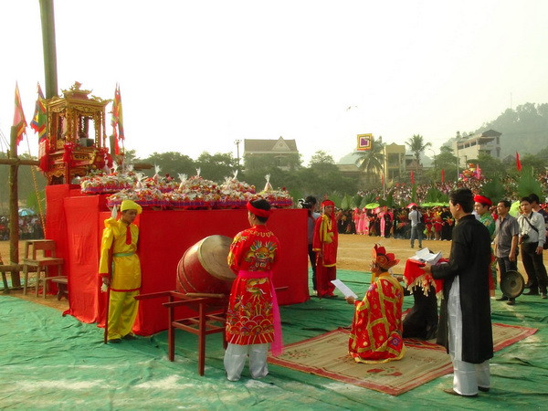 Nô nức Lễ hội Lồng Tông - ngày hội xuống đồng tại Tuyên Quang ảnh 1