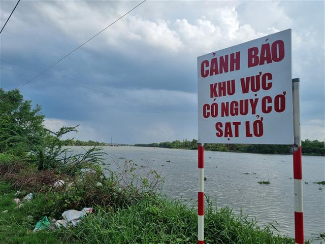 Long An: Công bố tình huống khẩn cấp tại bờ sông Cần Giuộc, Vàm Cỏ Tây ảnh 1