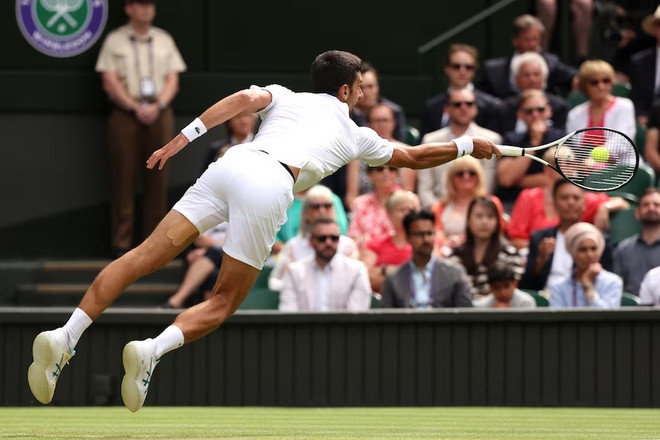 Hạ bệ Novak Djokovic, Carlos Alcaraz lần đầu vô địch Wimbledon ảnh 2