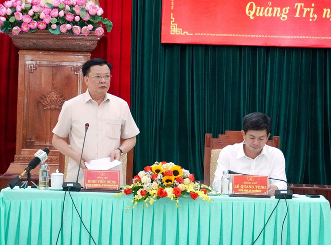 Ủy viên Bộ Chính trị, Bí thư Thành ủy Hà Nội Đinh Tiến Dũng phát biểu tại buổi làm việc của Đoàn với Tỉnh ủy Quảng Trị. (Ảnh: Nguyên Lý-TTXVN) Hà Nội và tỉnh Quảng Trị triển khai hợp tác trên nhiều lĩnh vực ảnh 1