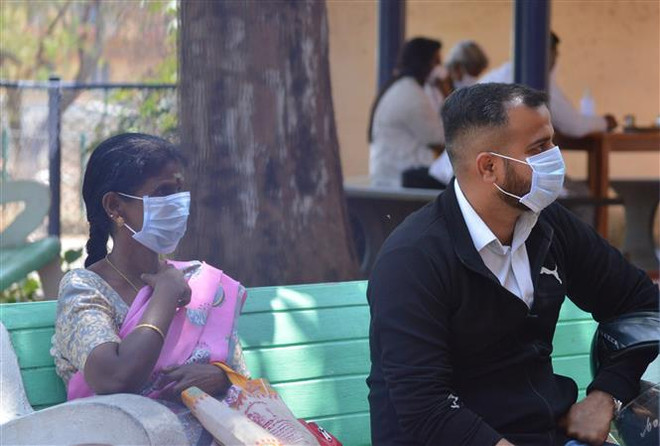 Người nghèo Ấn Độ được khám và chữa trị miễn phí COVID-19 ảnh 1