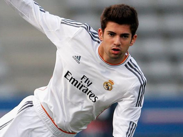 Con trai huyền thoại Zinedine Zidane tái hiện tuyệt kỹ Roulette ảnh 1