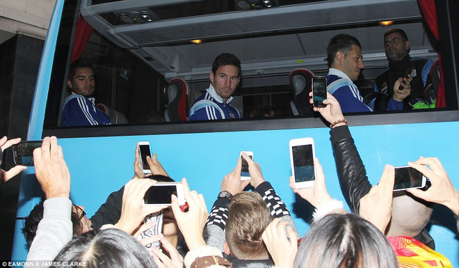 Cristiano Ronaldo và Lionel Messi hâm nóng thành Manchester ảnh 4