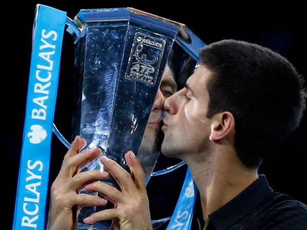 Djokovic nói gì sau khi được Federer "dâng" chức vô địch? ảnh 1