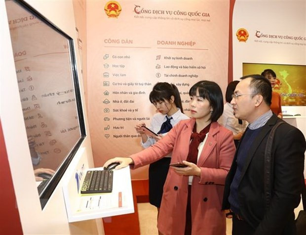 Thực hiện chữ ký số trên Cổng Dịch vụ công Quốc gia. Ảnh minh họa. (Ảnh: TTXVN) Bộ Nội vụ thực hiện gửi, nhận văn bản điện tử không kèm bản giấy ảnh 1