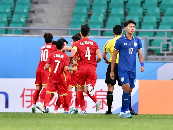 U23 châu Á: Việt Nam đánh rơi chiến thắng, Hàn Quốc 'hủy diệt' ảnh 1