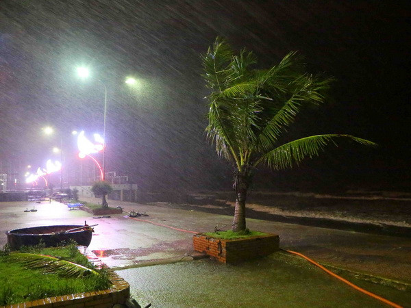 Áp thấp nhiệt đới suy yếu, mưa lớn vẫn tiếp diễn ở Bắc Bộ ảnh 1