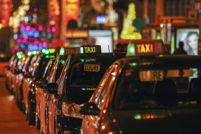 Cảnh sát Pháp khám xét văn phòng dịch vụ taxi Uber tại Paris ảnh 1