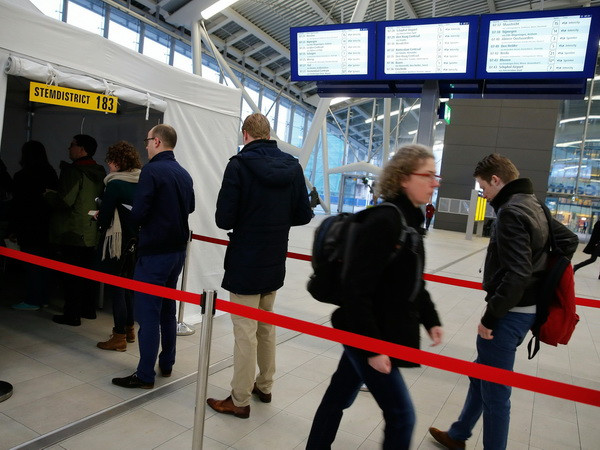 Nga: Trưng cầu ý dân ở Hà Lan phản ánh thái độ của EU về Ukraine ảnh 1