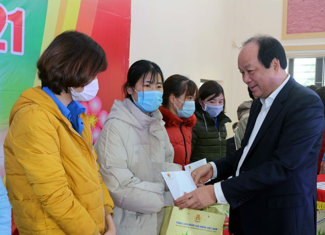 Tặng 450 suất quà Tết cho công nhân lao động khó khăn tỉnh Hà Nam ảnh 1