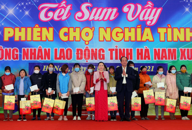 Tặng 450 suất quà Tết cho công nhân lao động khó khăn tỉnh Hà Nam ảnh 2