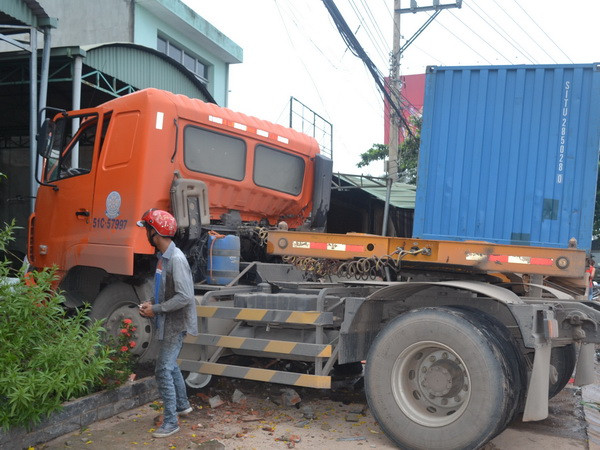Xe đầu kéo đâm vào nhà dân, hai bà cháu bị cán chết khi đang ngủ ảnh 1