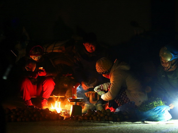 Cuối tuần, Bắc Bộ mưa rét, Nam Bộ nguy cơ ngập sâu do triều cường ảnh 1