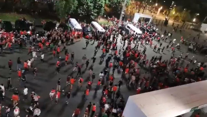 Cầu thủ Malaysia phải rời 'chảo lửa' Bung Karno bằng xe bọc thép ảnh 2