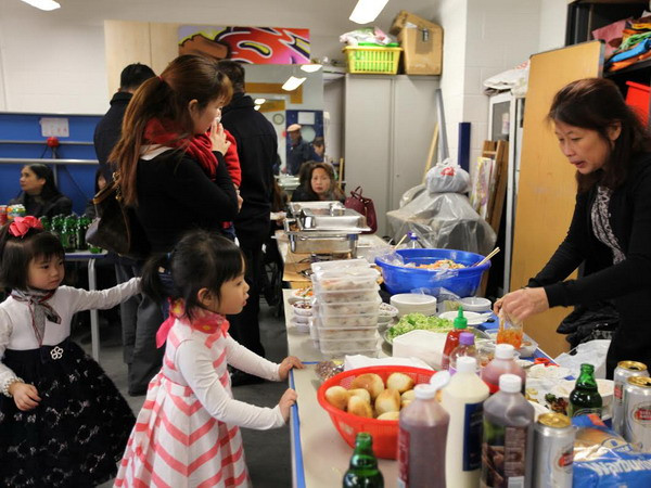 Năm thành công trong hoạt động gắn kết cộng đồng Việt tại Anh ảnh 2