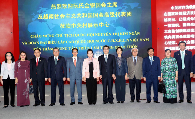 Chủ tịch Quốc hội thăm Trung tâm triển lãm Trung Quan Thôn ảnh 1