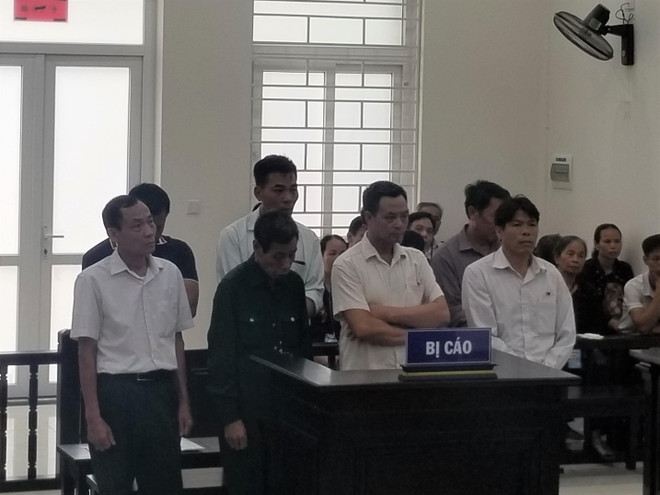 Phạt tù các 'quan xã' lợi dụng chức vụ, quyền hạn để bán đất công ảnh 1