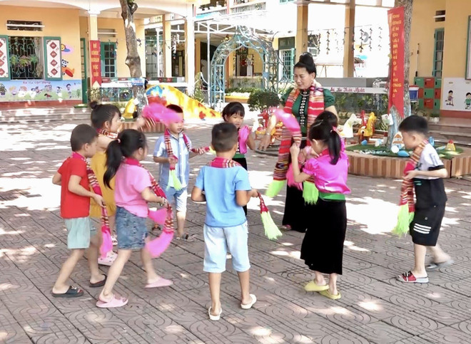 Vinh danh Nghệ thuật Xòe Thái: Những người 'giữ hồn' di sản ở Mường Lò ảnh 3