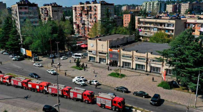 Cảnh sát Gruzia giải cứu 14 con tin bị bắt giữ tại ngân hàng ảnh 1