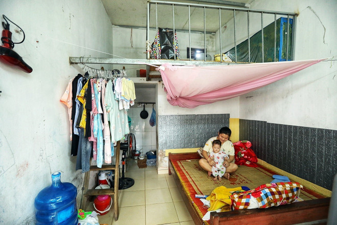 Các khu nhà trọ công nhân tại các khu công nghiệp đều có diện tích nhỏ, rất bất tiện trong sinh hoạt hàng ngày đối với các hộ gia đình. (Ảnh: Tuấn Anh/TTXVN) TTXVN_1605nhaoxahoi2.jpeg
