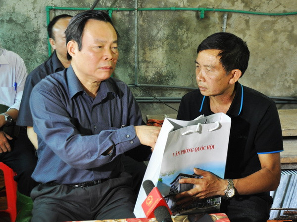 Phó Chủ tịch Quốc hội thăm hỏi nhân dân vùng lũ Mù Cang Chải ảnh 1