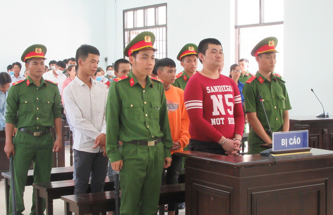 Nhóm đối tượng chém người đi đường nhận án nghiêm khắc ảnh 1