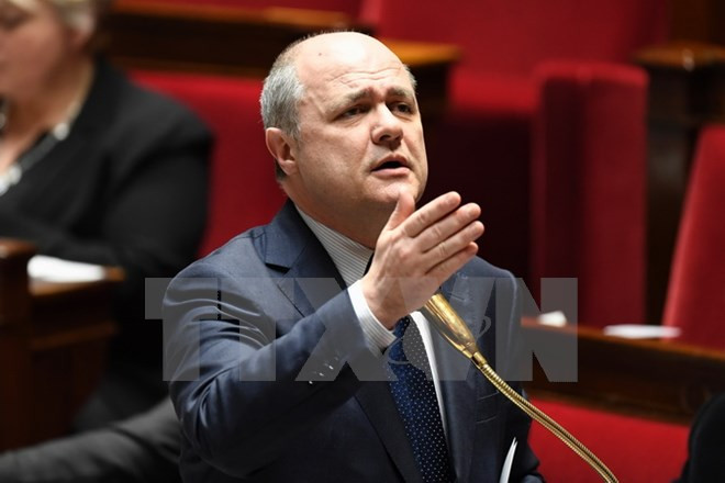 Bộ trưởng Nội vụ Pháp bị nghi thuê con gái làm việc tại Quốc hội ảnh 1