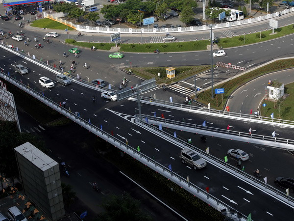 TP.HCM phân luồng giao thông từ sân bay Tân Sơn Nhất vào trung tâm ảnh 1