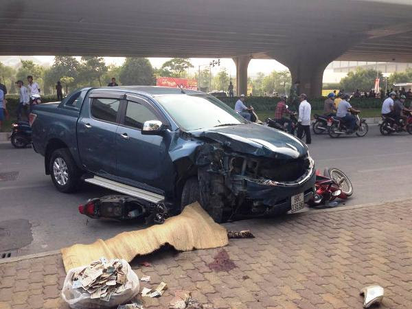 Hà Nội: Ôtô mất lái làm một người đi xe máy tử vong ảnh 1
