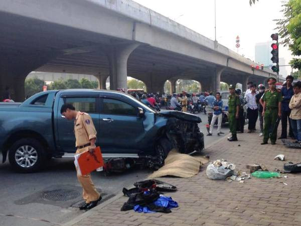 Hà Nội: Ôtô mất lái làm một người đi xe máy tử vong ảnh 2