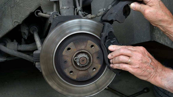 Những lưu ý giúp tài xế tránh việc đạp nhầm chân ga và phanh xe ôtô ảnh 4