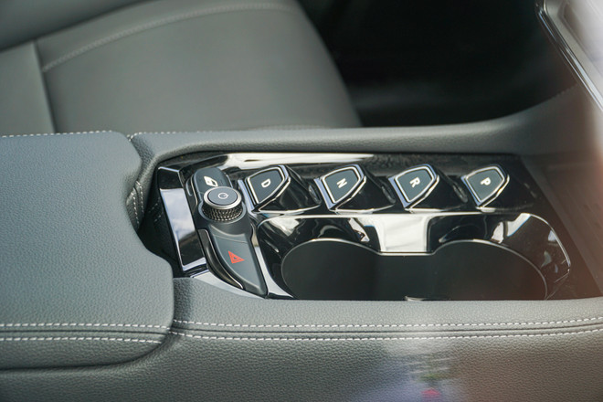 Những lưu ý giúp tài xế tránh việc đạp nhầm chân ga và phanh xe ôtô ảnh 2