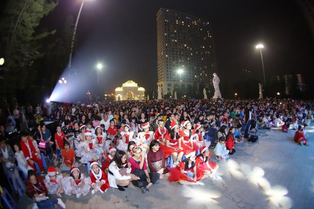 Khúc Jingle Bell an lành ngân vang khắp các khu đô thị Vinhomes ảnh 2