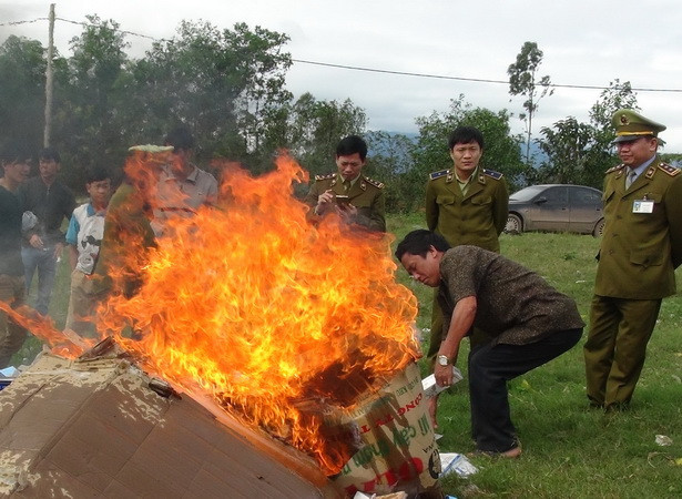 Quảng Ninh bắt giữ hàng tấn thực phẩm không rõ nguồn gốc ảnh 1