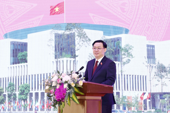 Chủ tịch Quốc hội gặp mặt Nhóm nữ đại biểu Quốc hội khóa XV ảnh 1