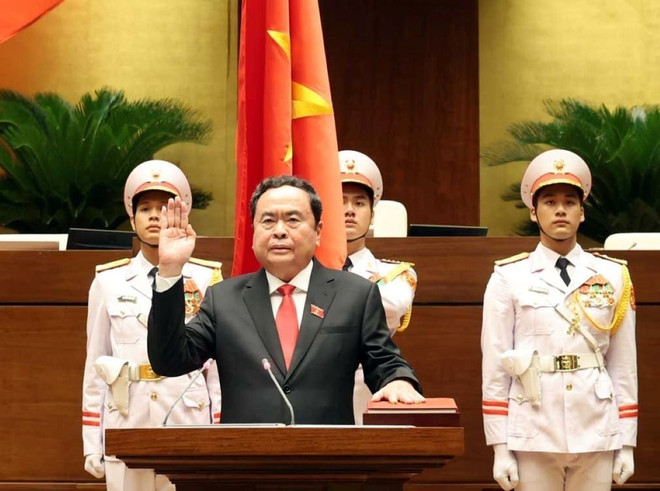 Chủ tịch Quốc hội Trần Thanh Mẫn tuyên thệ. (Ảnh: TTXVN) ttxvn_dong_chi_tran_thanh_man_duoc_bau_giu_chuc_chu_tich_quoc_hoi_khoa_xv_2005-1.jpg