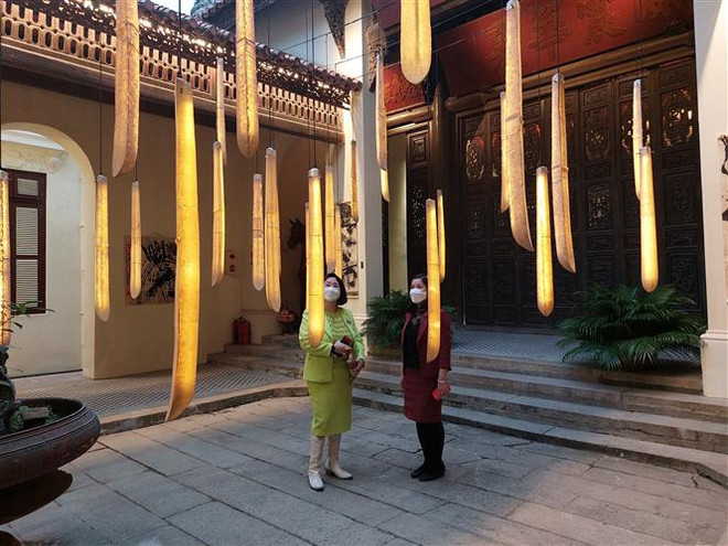 Các không gian nghệ thuật tại Tuần lễ khơi nguồn sáng tạo 2021 tại Hà Nội. (Ảnh: Đinh Thuận/TTXVN) Hà Nội khơi dậy tiềm lực, thúc đẩy phát triển Thành phố Sáng tạo ảnh 1
