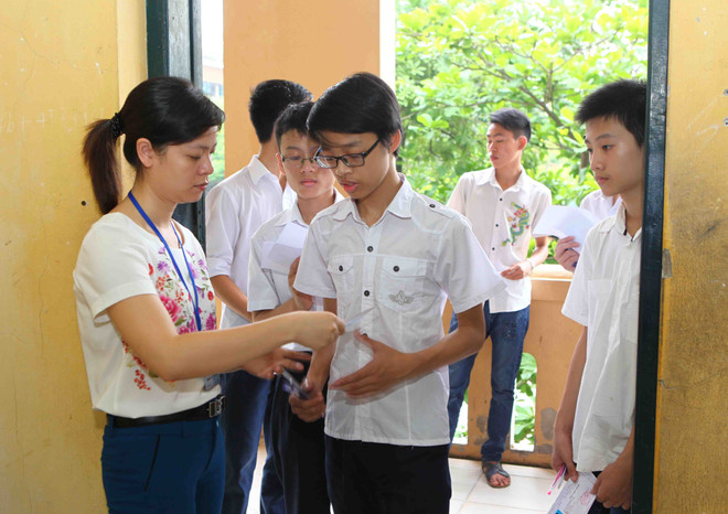 Trẻ sinh năm “rồng vàng-dê vàng” đồng loạt chuyển cấp, trường lao đao ảnh 2